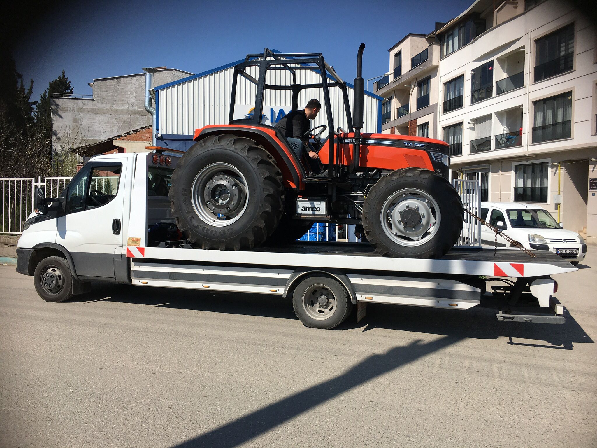Bursa çekici hizmeti - traktör taşıma operasyonu
